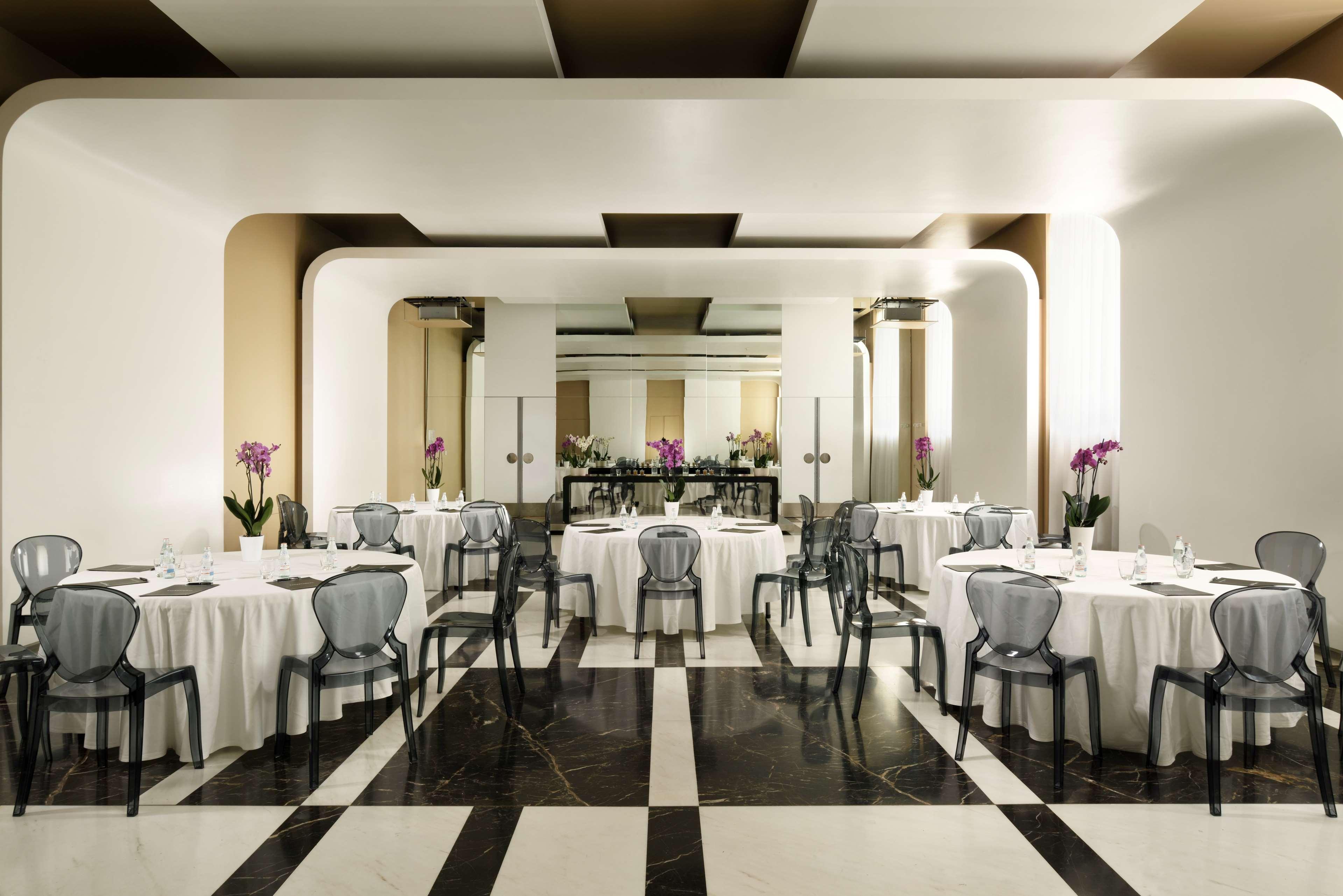 Palazzo Montemartini Rome, A Radisson Collection Hotel ภายนอก รูปภาพ The interior of the restaurant