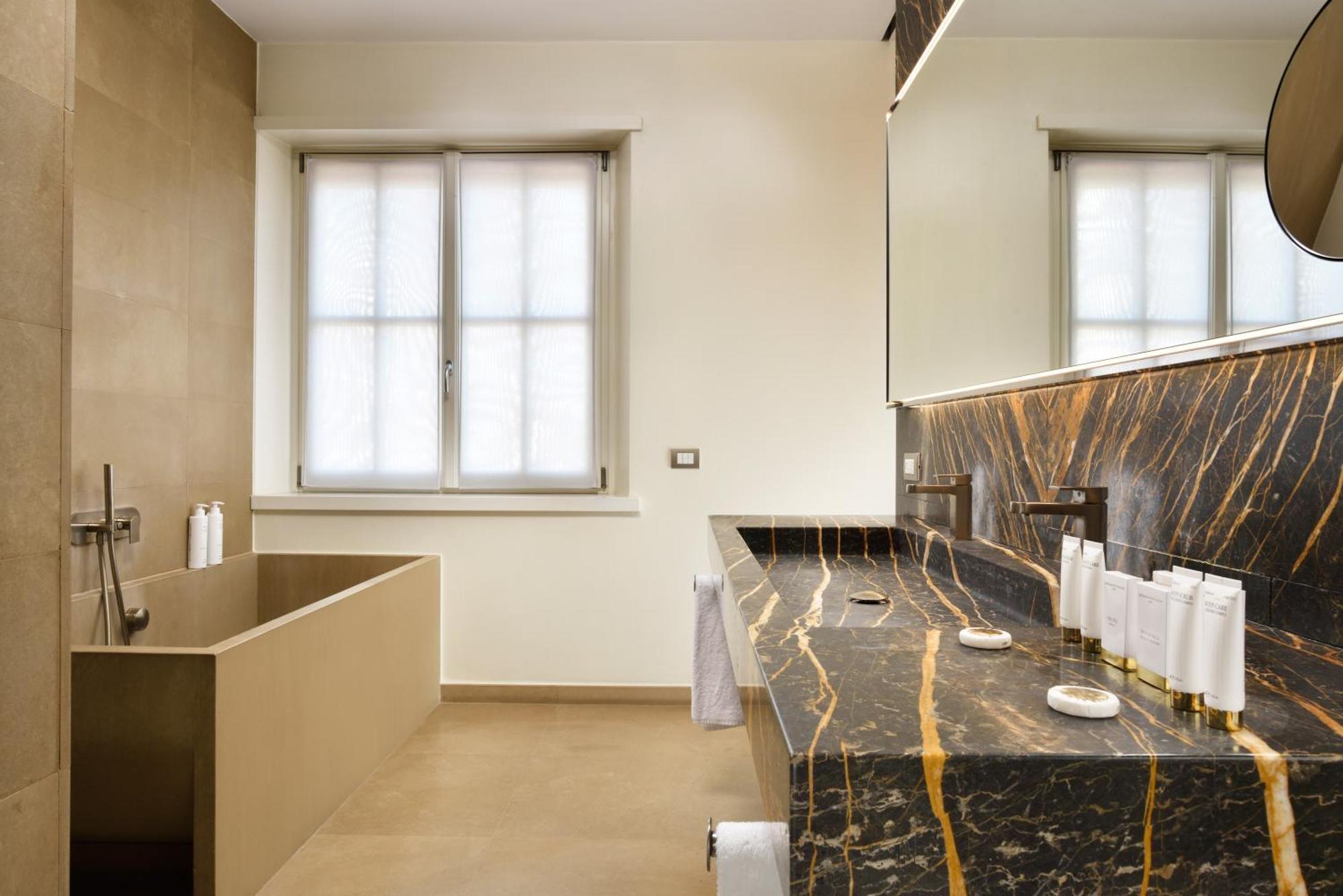 Palazzo Montemartini Rome, A Radisson Collection Hotel ภายนอก รูปภาพ Bathroom