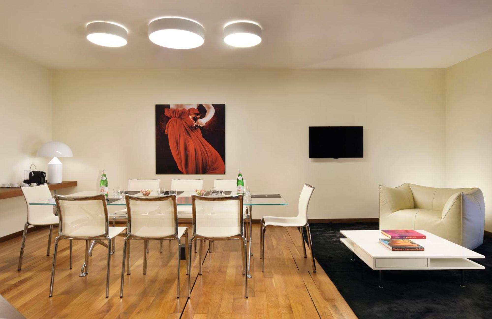 Palazzo Montemartini Rome, A Radisson Collection Hotel ภายนอก รูปภาพ A suite at the hotel