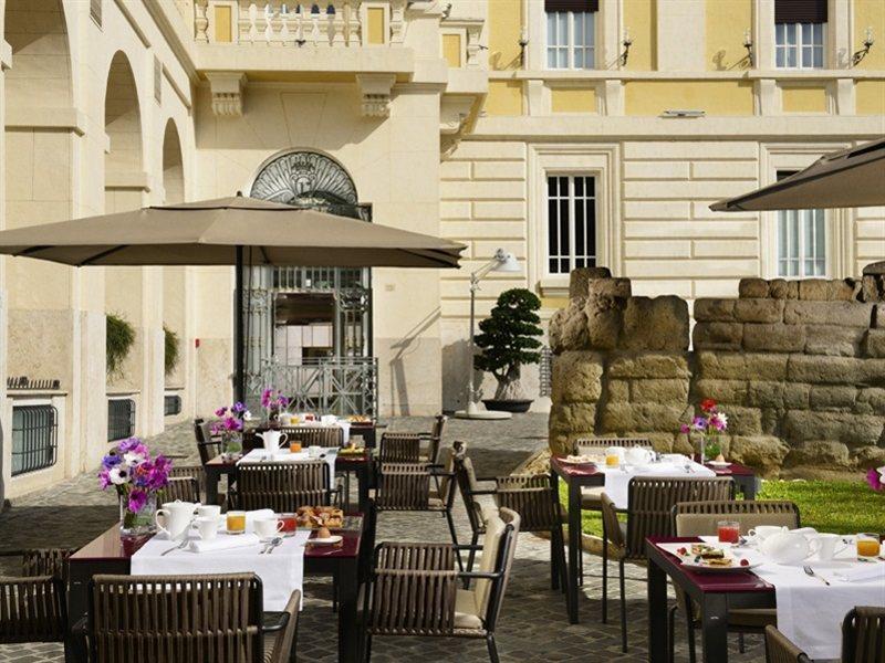 Palazzo Montemartini Rome, A Radisson Collection Hotel ภายนอก รูปภาพ The hotel's garden