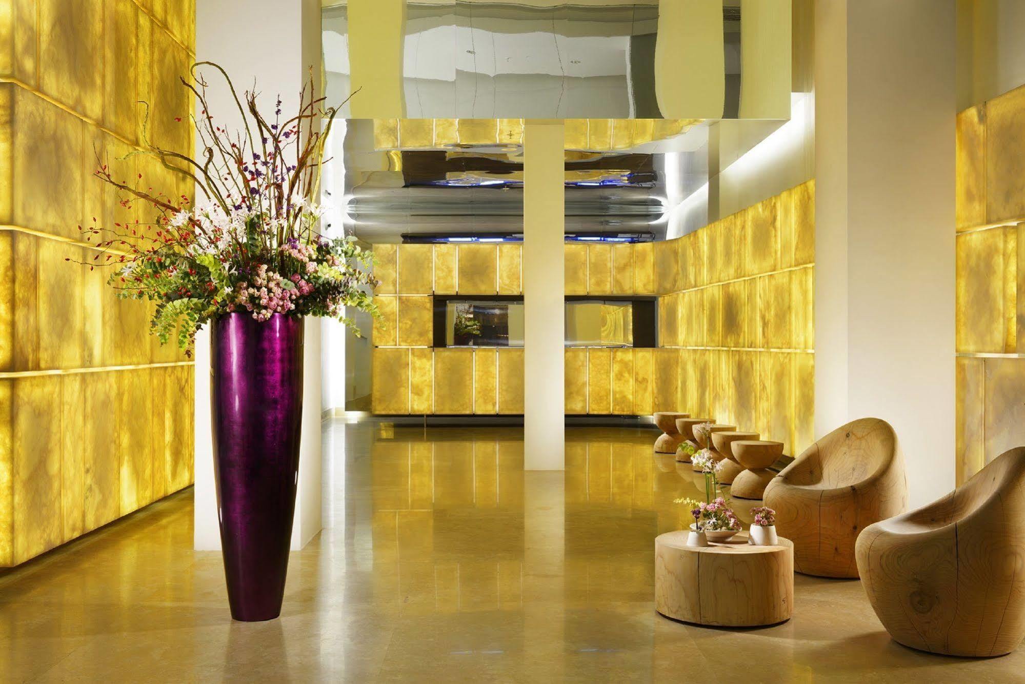 Palazzo Montemartini Rome, A Radisson Collection Hotel ภายนอก รูปภาพ Interior of the hotel
